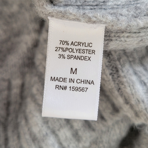 Hazel Moon Gray Cropped Button Front Cardigan Sweater Size Medium - Picture 5 of 6